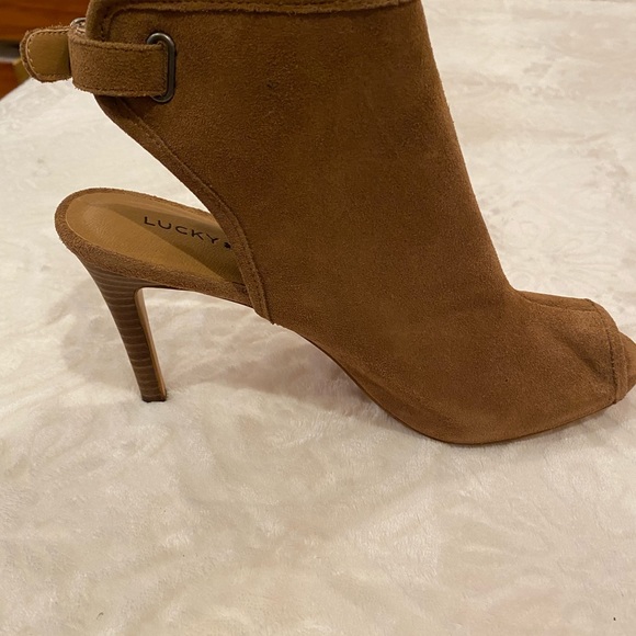 Lucky Brand NWT/NIB Women’s “Sezzah” Suede Booties 8 - Picture 6 of 12